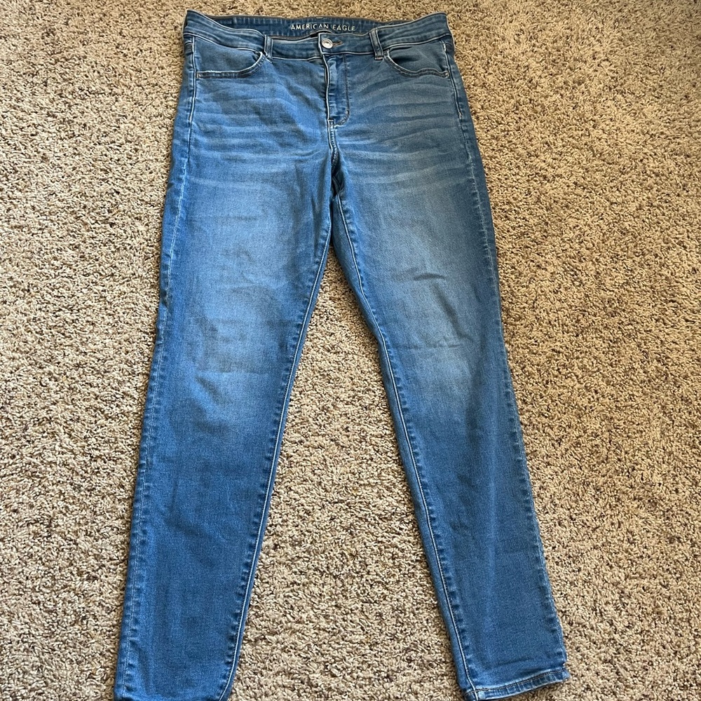 AMERICAN EAGLE JEANS